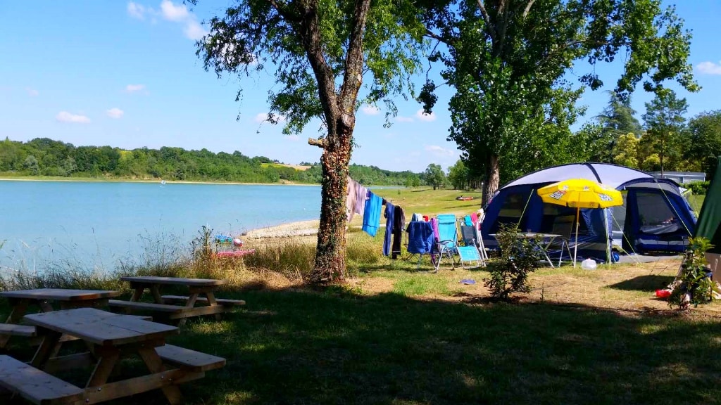 batch Emplacement Camping famille piscine lac thoux gers 1