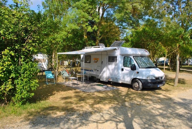 batch Emplacement Camping famille piscine lac thoux gers 3